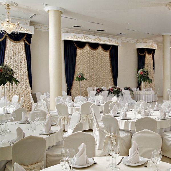 Ресторанный сервис бронирования столиков menu-rest.com - Интерьер ресторана "River Hall"