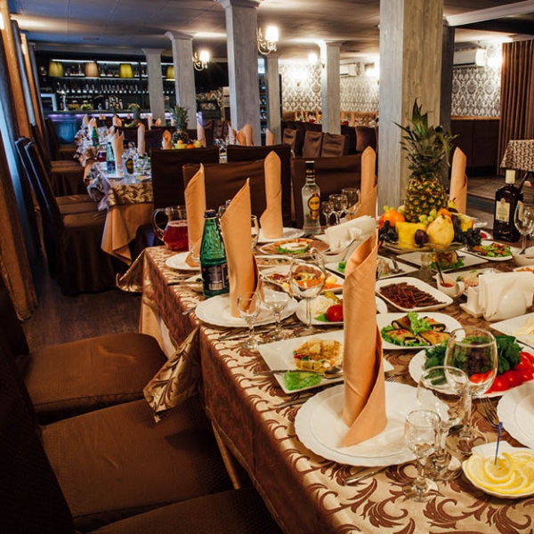 Ресторанный сервис бронирования столиков menu-rest.com - Интерьер ресторана "Гранд Фэмили"