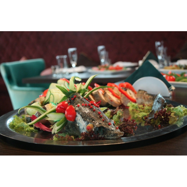 Ресторанный сервис бронирования столиков menu-rest.com - Интерьер ресторана "12 стульев"