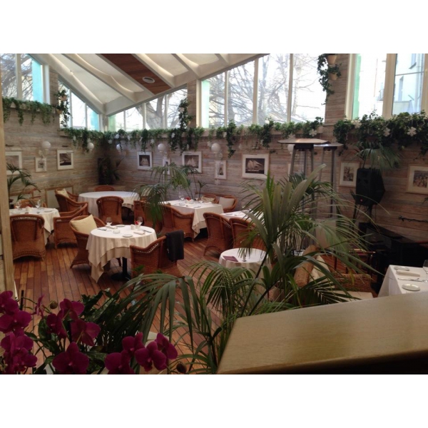 Ресторанный сервис бронирования столиков menu-rest.com - Интерьер ресторана "МОМО"