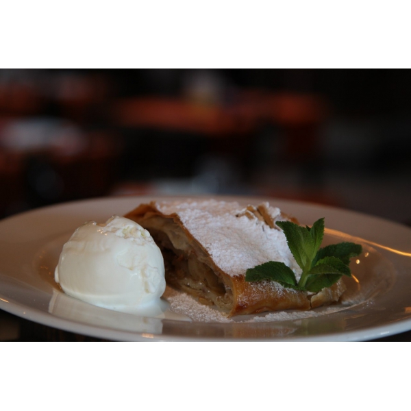 Ресторанный сервис бронирования столиков menu-rest.com - Интерьер ресторана "Карл и Фридрих"