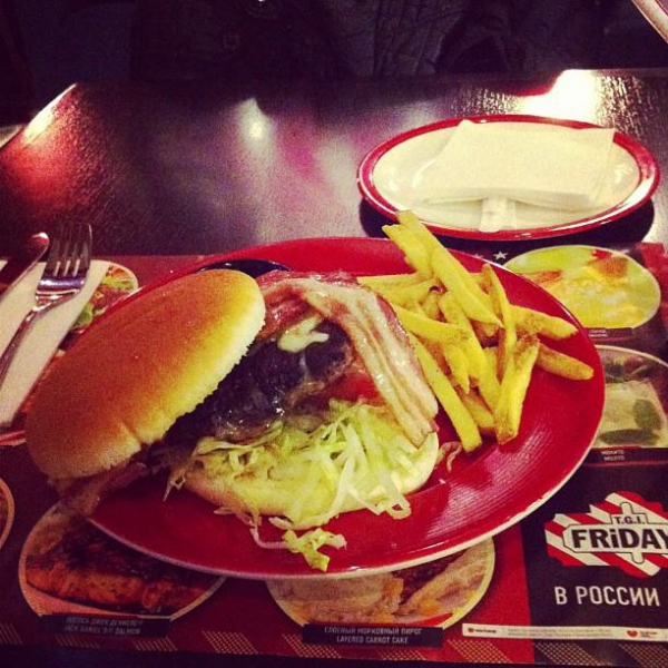 Ресторанный сервис бронирования столиков menu-rest.com - Интерьер ресторана "T.G.I. Friday`s"