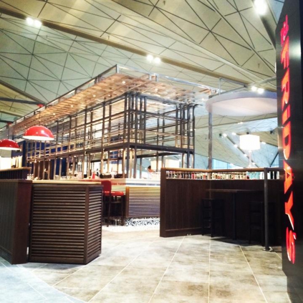 Ресторанный сервис бронирования столиков menu-rest.com - Интерьер ресторана "T.G.I. Friday`s"