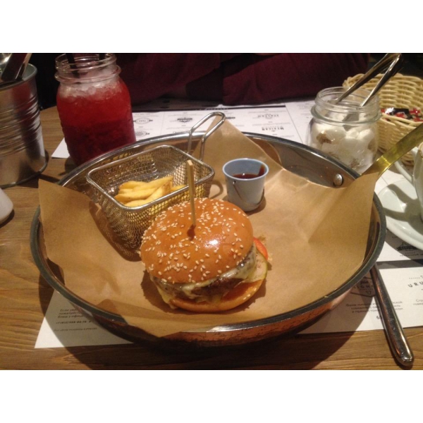 Ресторанный сервис бронирования столиков menu-rest.com - Интерьер ресторана "Ketch Up Burgers"