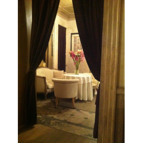 Ресторанный сервис бронирования столиков menu-rest.com - Интерьер ресторана "Миндаль cafe"