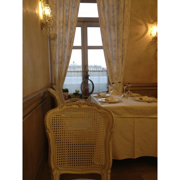 Ресторанный сервис бронирования столиков menu-rest.com - Интерьер ресторана "Миндаль cafe"