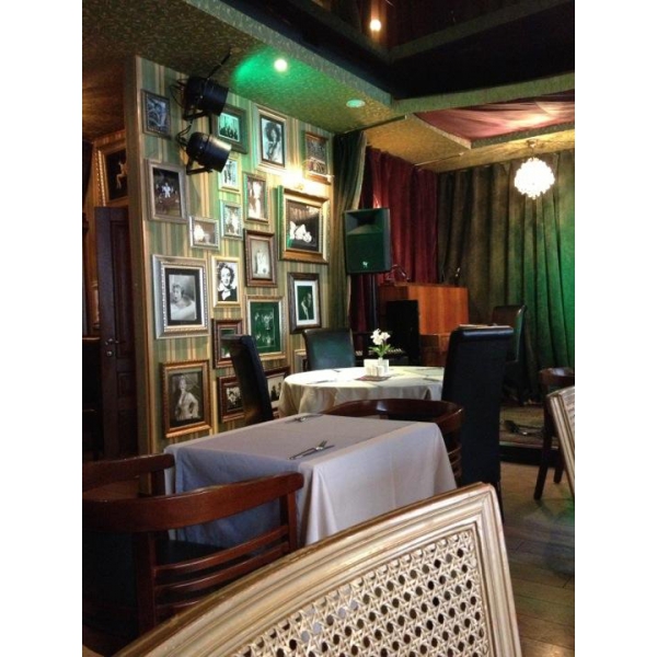 Ресторанный сервис бронирования столиков menu-rest.com - Интерьер ресторана "48 стульев"