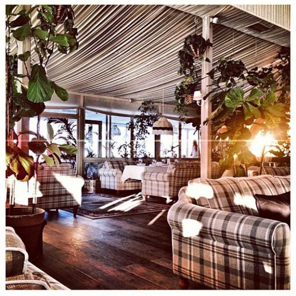 Ресторанный сервис бронирования столиков menu-rest.com - Интерьер ресторана "На речке"