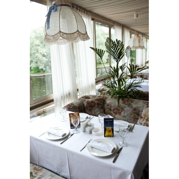 Ресторанный сервис бронирования столиков menu-rest.com - Интерьер ресторана "На речке"