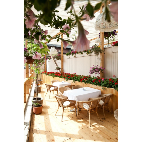 Ресторанный сервис бронирования столиков menu-rest.com - Интерьер ресторана "На речке"