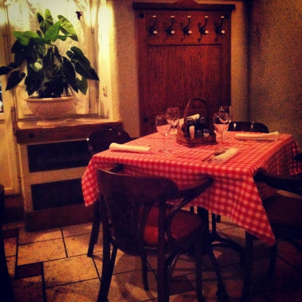 Ресторанный сервис бронирования столиков menu-rest.com - Интерьер ресторана "Mama Roma"