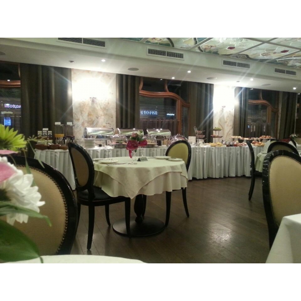 Ресторанный сервис бронирования столиков menu-rest.com - Интерьер ресторана "Нож справа, вилка слева"