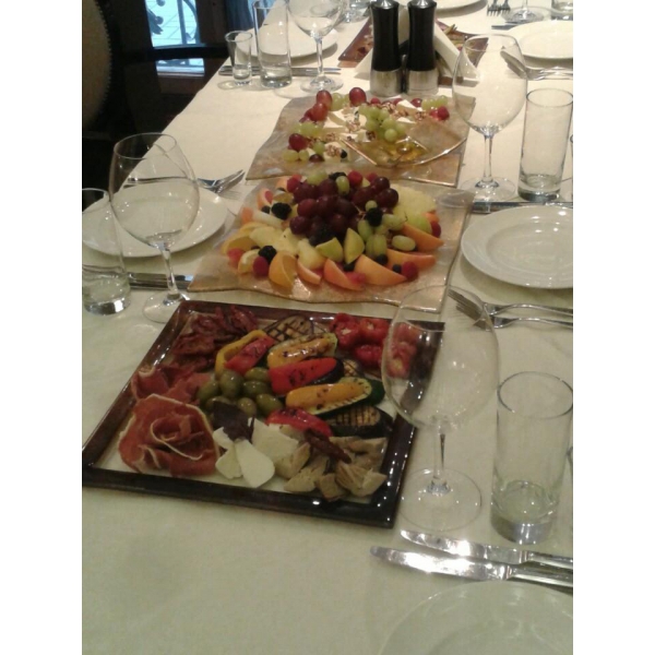 Ресторанный сервис бронирования столиков menu-rest.com - Интерьер ресторана "Нож справа, вилка слева"