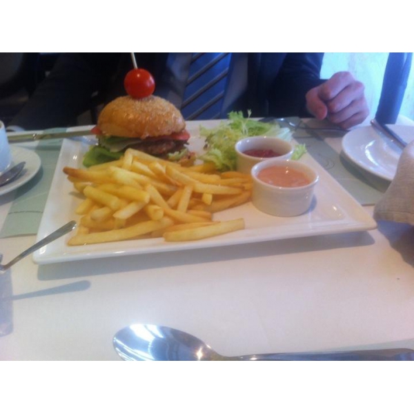 Ресторанный сервис бронирования столиков menu-rest.com - Интерьер ресторана "Нож справа, вилка слева"