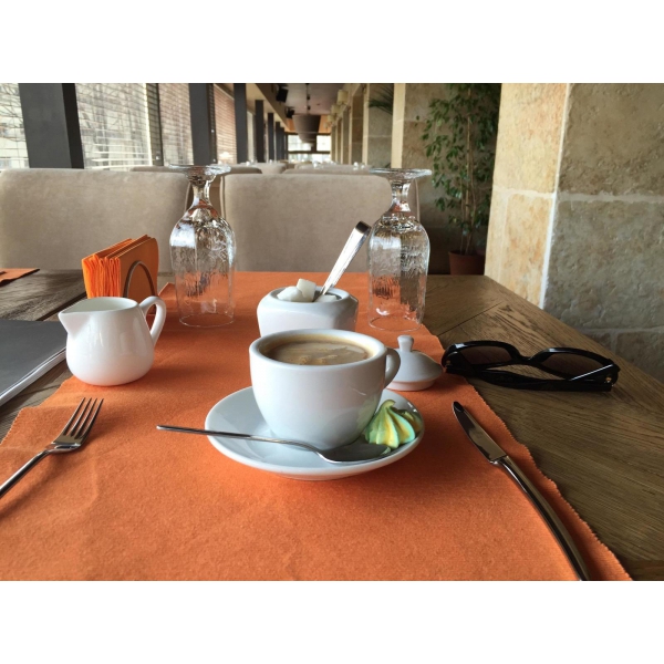 Ресторанный сервис бронирования столиков menu-rest.com - Интерьер ресторана "HENRY"