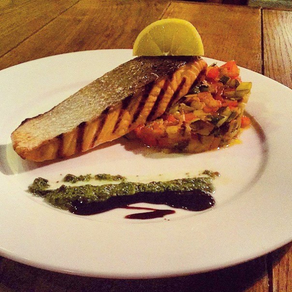 Ресторанный сервис бронирования столиков menu-rest.com - Интерьер ресторана "Кавалерия"