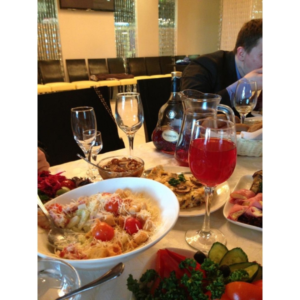 Ресторанный сервис бронирования столиков menu-rest.com - Интерьер ресторана "Статус"