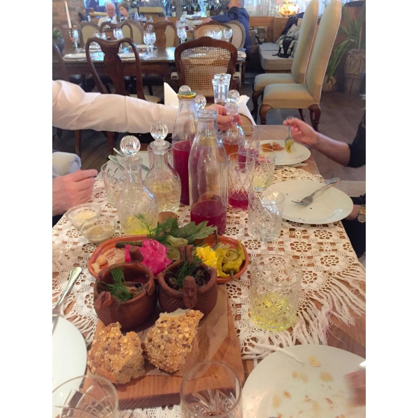 Ресторанный сервис бронирования столиков menu-rest.com - Интерьер ресторана "Гуси Лебеди"