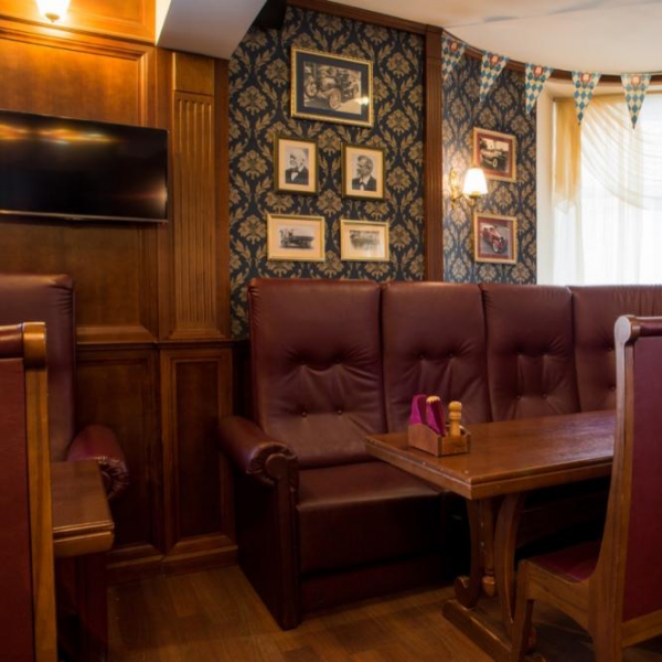 Ресторанный сервис бронирования столиков menu-rest.com - Интерьер ресторана "BIER KONIG (ПИВНОЙ КОРОЛЬ)"