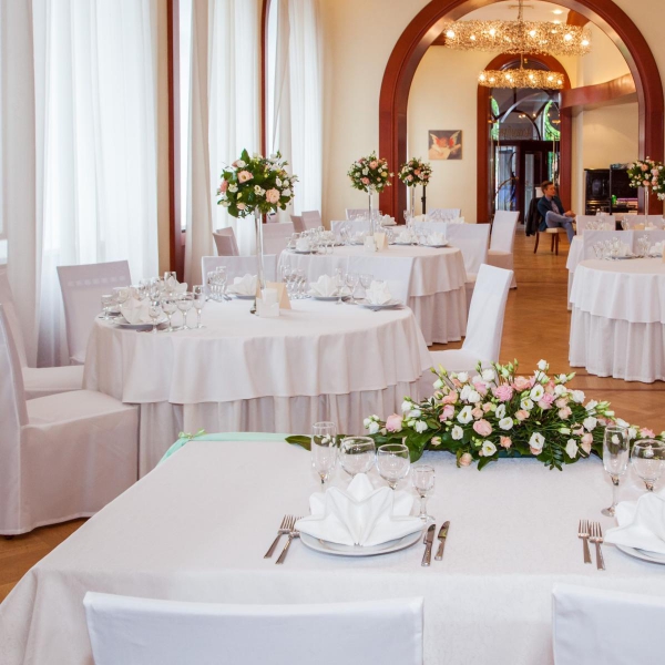 Ресторанный сервис бронирования столиков menu-rest.com - Интерьер ресторана "Ассамблея"