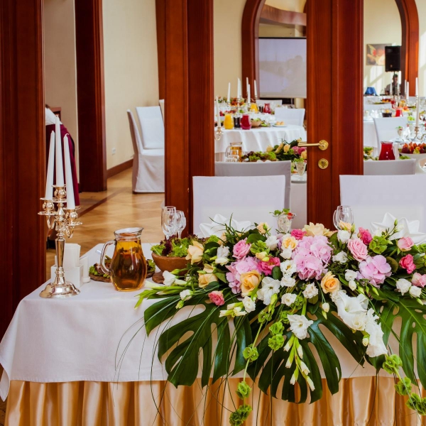 Ресторанный сервис бронирования столиков menu-rest.com - Интерьер ресторана "Ассамблея"