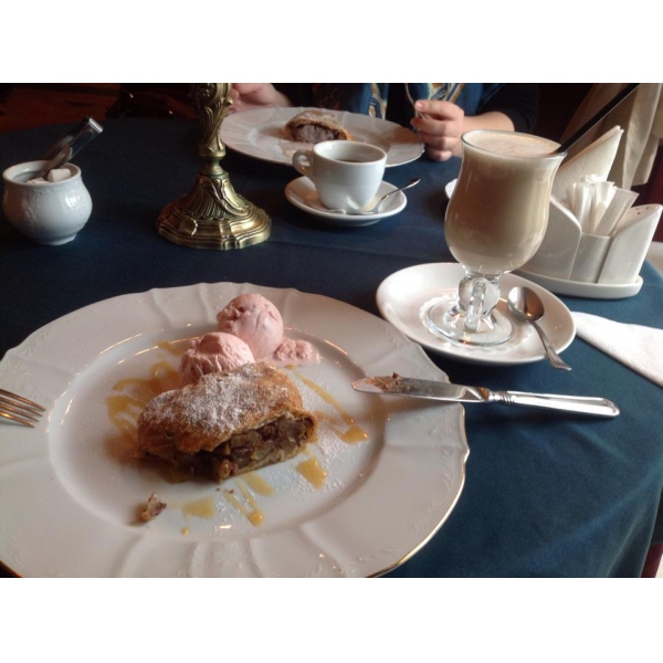 Ресторанный сервис бронирования столиков menu-rest.com - Интерьер ресторана "Литературное кафе"