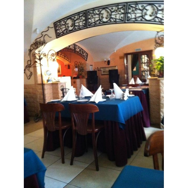 Ресторанный сервис бронирования столиков menu-rest.com - Интерьер ресторана "Литературное кафе"