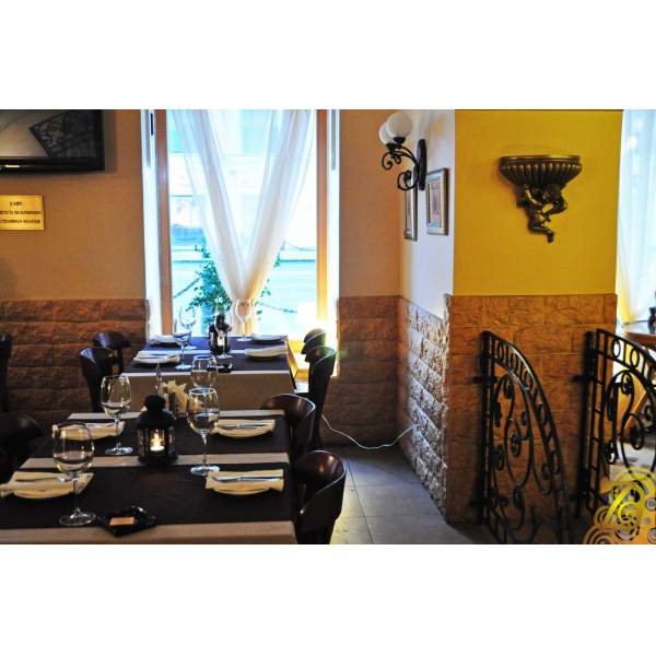 Ресторанный сервис бронирования столиков menu-rest.com - Интерьер ресторана "Литературное кафе"