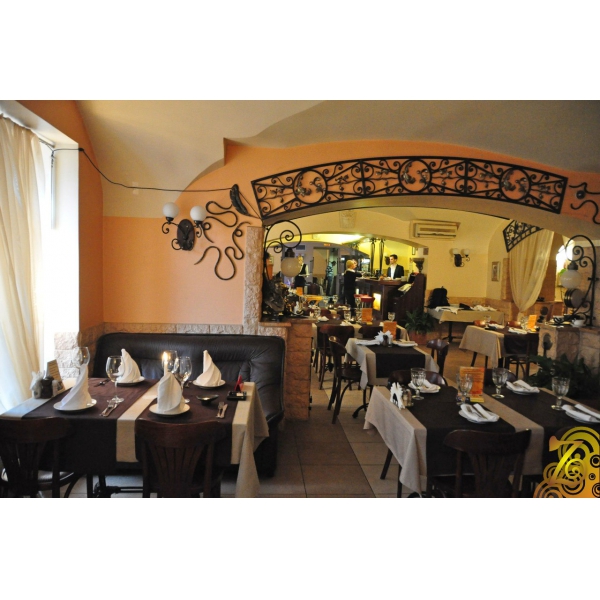 Ресторанный сервис бронирования столиков menu-rest.com - Интерьер ресторана "Литературное кафе"