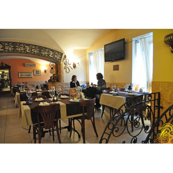 Ресторанный сервис бронирования столиков menu-rest.com - Интерьер ресторана "Литературное кафе"