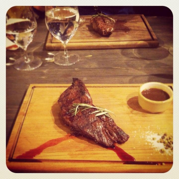 Ресторанный сервис бронирования столиков menu-rest.com - Интерьер ресторана "Red.Steak and Wine"