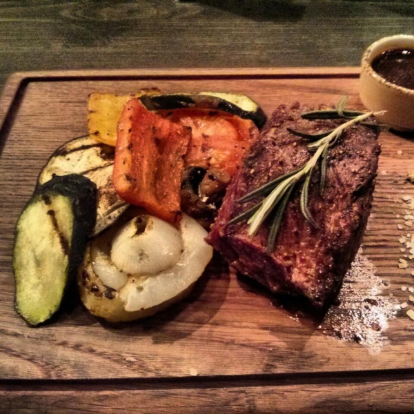 Ресторанный сервис бронирования столиков menu-rest.com - Интерьер ресторана "Red.Steak and Wine"