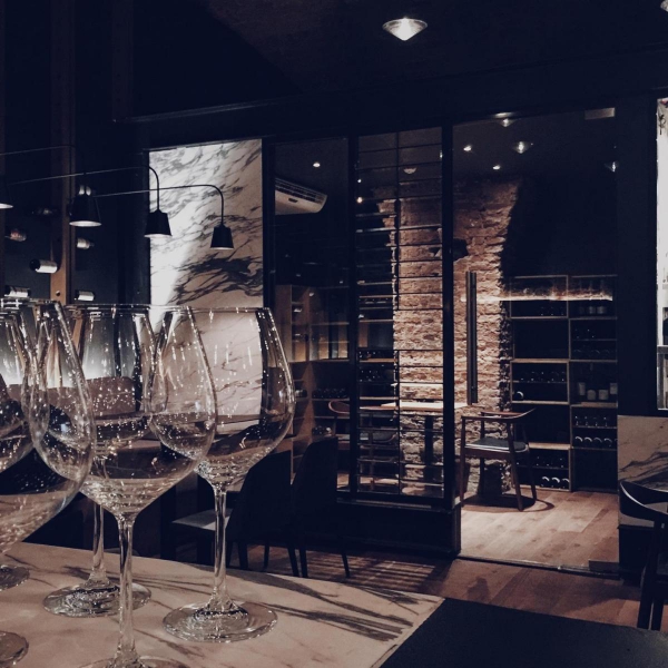 Ресторанный сервис бронирования столиков menu-rest.com - Интерьер ресторана "QBar"