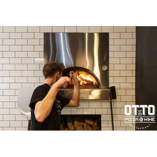 Ресторанный сервис бронирования столиков menu-rest.com - Интерьер ресторана "OTTO Pizza & Wine"