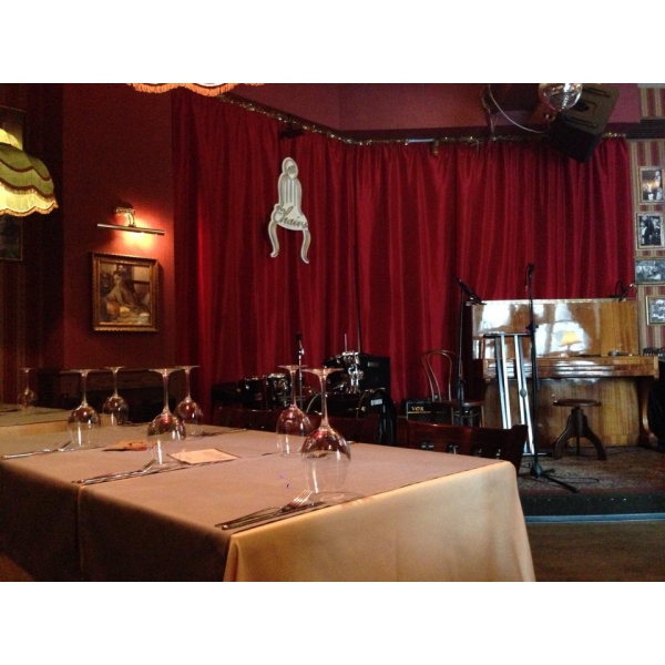 Ресторанный сервис бронирования столиков menu-rest.com - Интерьер ресторана "48 стульев"