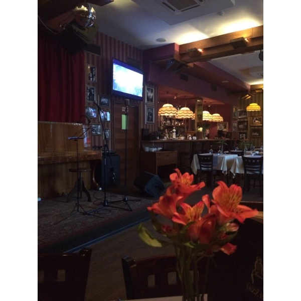 Ресторанный сервис бронирования столиков menu-rest.com - Интерьер ресторана "48 стульев"