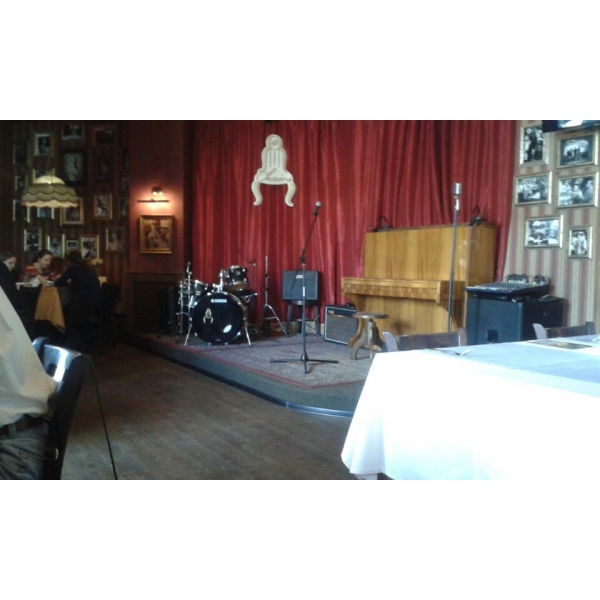 Ресторанный сервис бронирования столиков menu-rest.com - Интерьер ресторана "48 стульев"