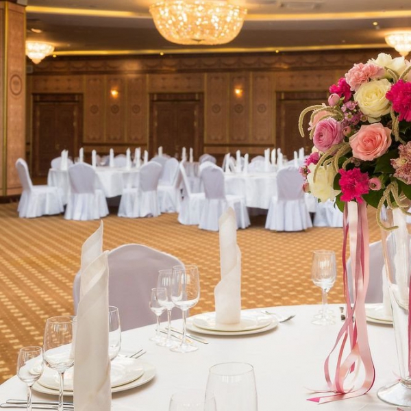 Ресторанный сервис бронирования столиков menu-rest.com - Интерьер ресторана "Принц Парк Отель"