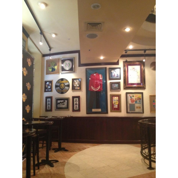 Ресторанный сервис бронирования столиков menu-rest.com - Интерьер ресторана "Hard Rock Cafe"