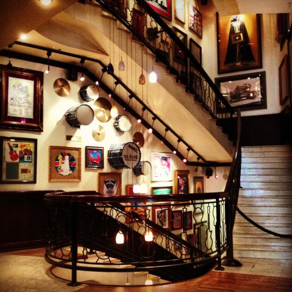 Ресторанный сервис бронирования столиков menu-rest.com - Интерьер ресторана "Hard Rock Cafe"