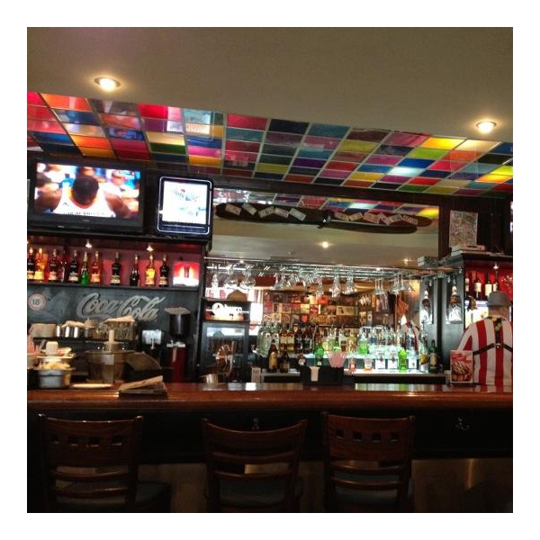 Ресторанный сервис бронирования столиков menu-rest.com - Интерьер ресторана "T.G.I. Friday`s"