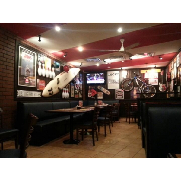 Ресторанный сервис бронирования столиков menu-rest.com - Интерьер ресторана "T.G.I. Friday`s"