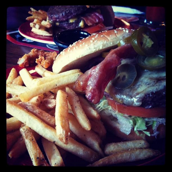 Ресторанный сервис бронирования столиков menu-rest.com - Интерьер ресторана "T.G.I. Friday`s"