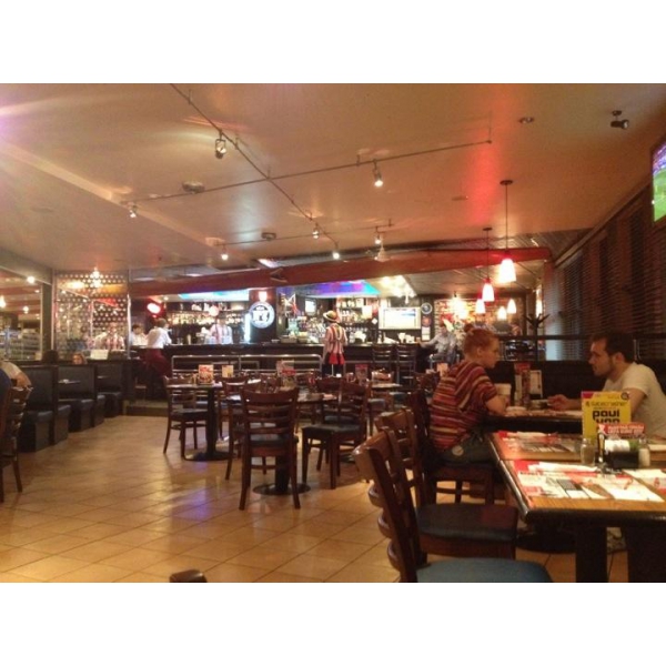 Ресторанный сервис бронирования столиков menu-rest.com - Интерьер ресторана "T.G.I. Friday`s"