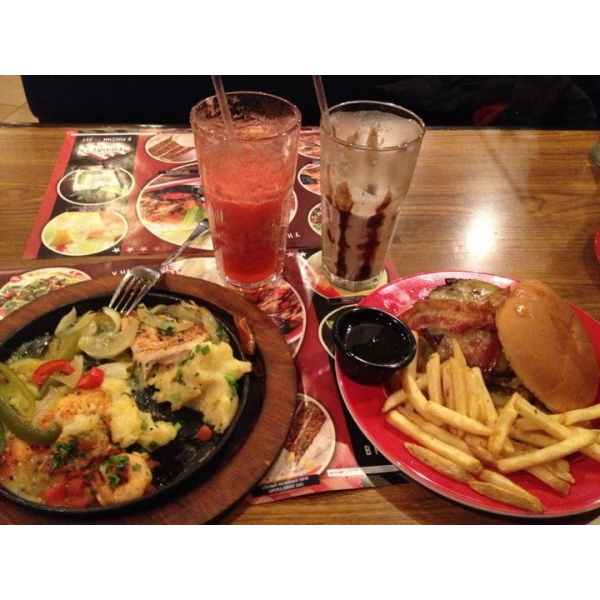 Ресторанный сервис бронирования столиков menu-rest.com - Интерьер ресторана "T.G.I. Friday`s"