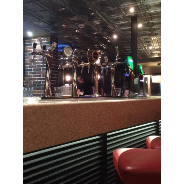 Ресторанный сервис бронирования столиков menu-rest.com - Интерьер ресторана "T.G.I. Friday`s"