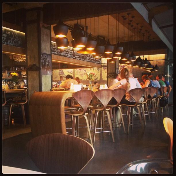 Ресторанный сервис бронирования столиков menu-rest.com - Интерьер ресторана "Изя гриль"