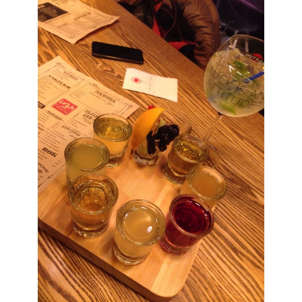 Ресторанный сервис бронирования столиков menu-rest.com - Интерьер ресторана "Изя гриль"