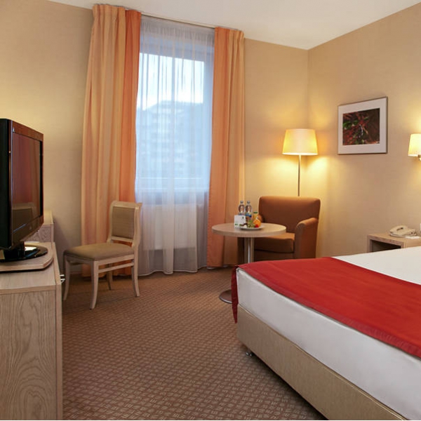 Ресторанный сервис бронирования столиков menu-rest.com - Интерьер ресторана "Holiday Inn Moscow Lesnaya & Suschevsky"