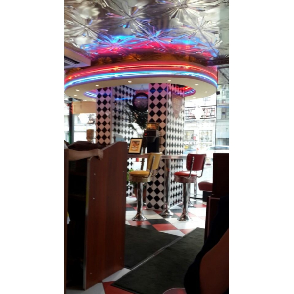 Ресторанный сервис бронирования столиков menu-rest.com - Интерьер ресторана "Beverly Hills Diner"